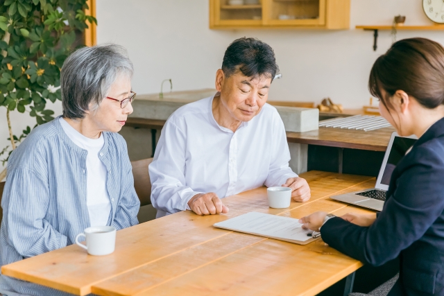 親の名義が入っている不動産の取り扱いは難易度が高い課題です